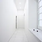 Guesthost - Bright & Comfortable Appartamento *