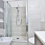 Appartamento Guesthost - Bright & Comfortable Salerno
