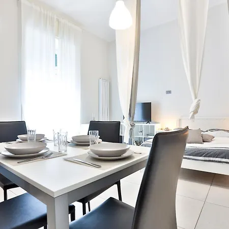 Guesthost - Bright & Comfortable Appartamento *