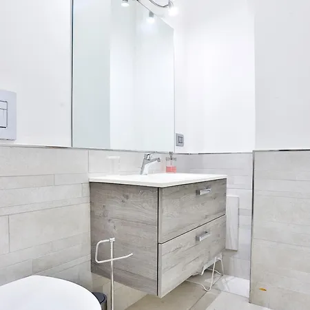 Guesthost - Bright & Comfortable * Salerno